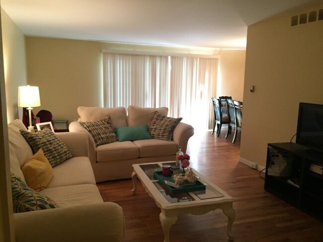 Photo - 426 N Fox Hills Dr Condo
