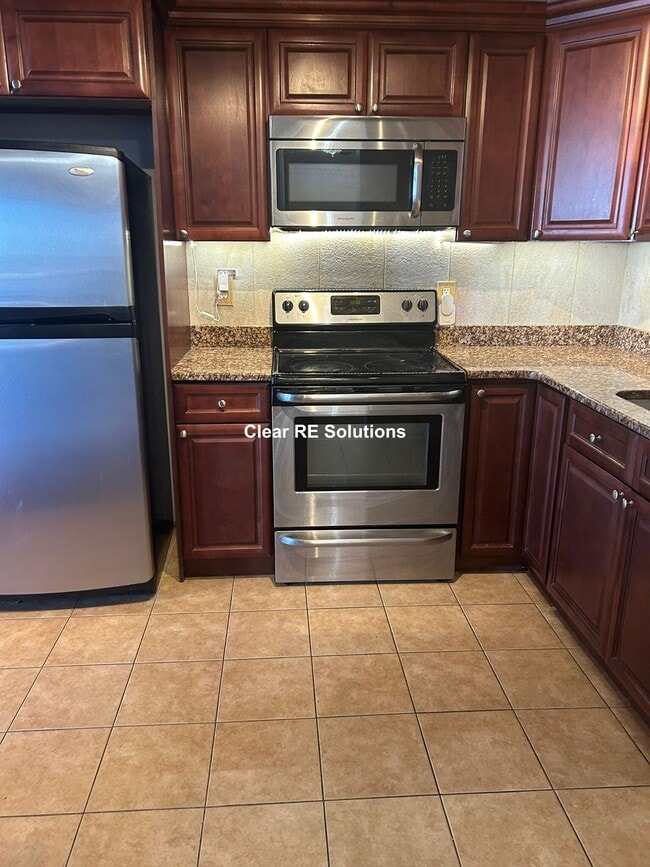 Photo - 200 Cove Way