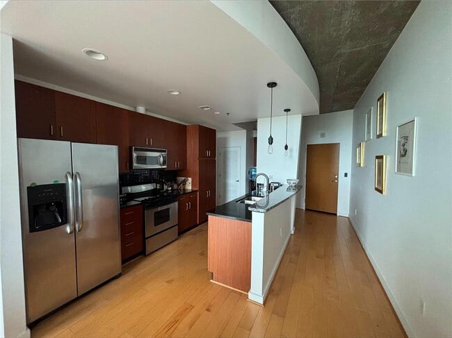 Building Photo - 943 Peachtree St NE Unit 1117