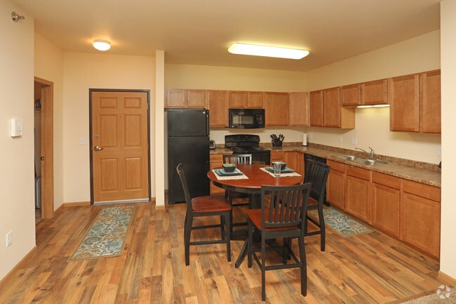 2BR, 2BA, Fully Furnished - 1,037 SF