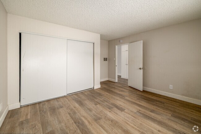 1BR, 1BA - 750SF - Bedroom