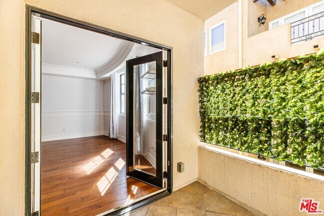 Photo - 12026 Hoffman St Unidad 302