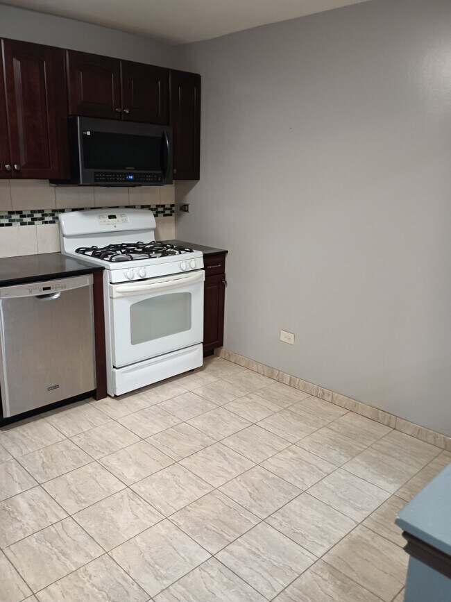 Photo - 1206 E Fairview St Unit 1206 E Fairview St,