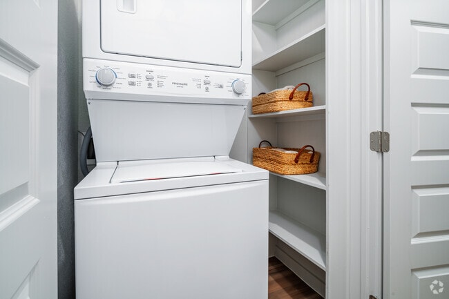 2BR, 3BA - 1146SF - Laundry