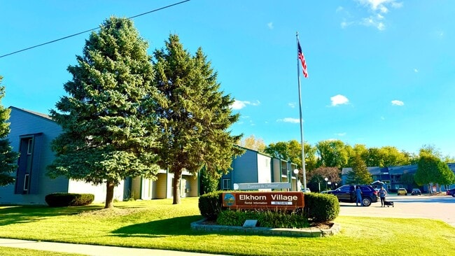 Building Photo - Lower 2-Bedroom | Heat Included & Fully Renovated Unit 421-01 Lower 2 Bedroom