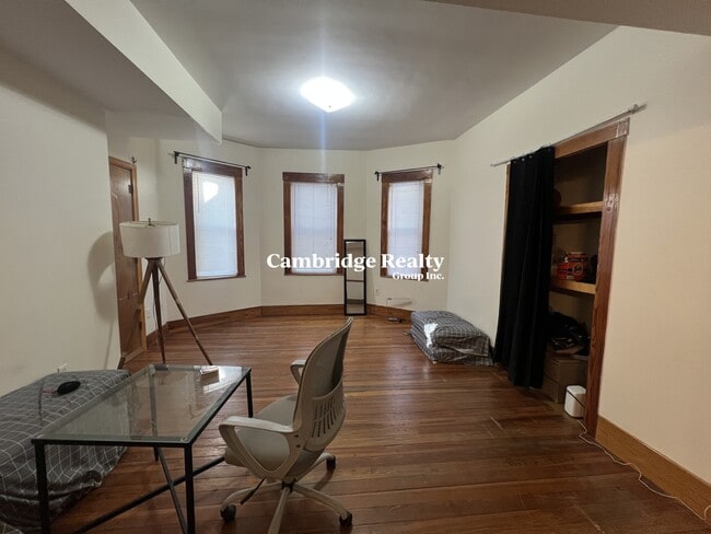 Photo - 346 Faneuil St Unidad 2B