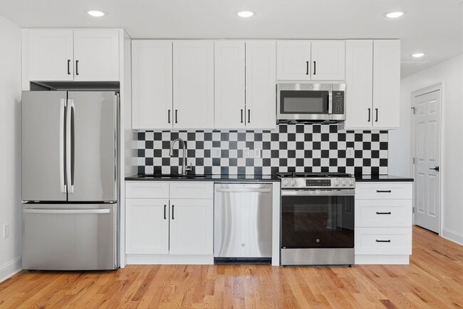 Photo - 14 W 49th St