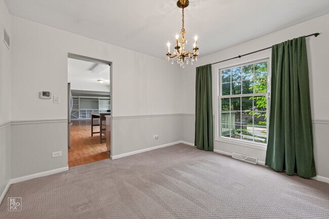 683 Honeysuckle Dr