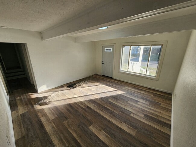 Photo - 613 N West St
