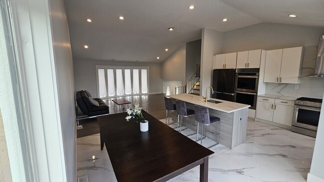 Photo - 640 Derby Ave