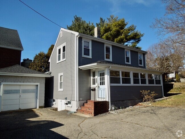Building Photo - 301R Court St Rental