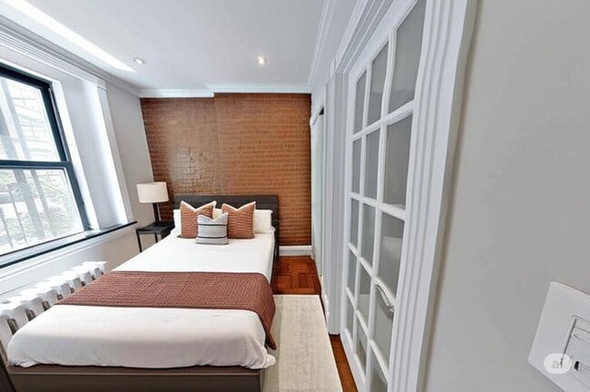 Photo - 219 E 23rd St Unidad 2