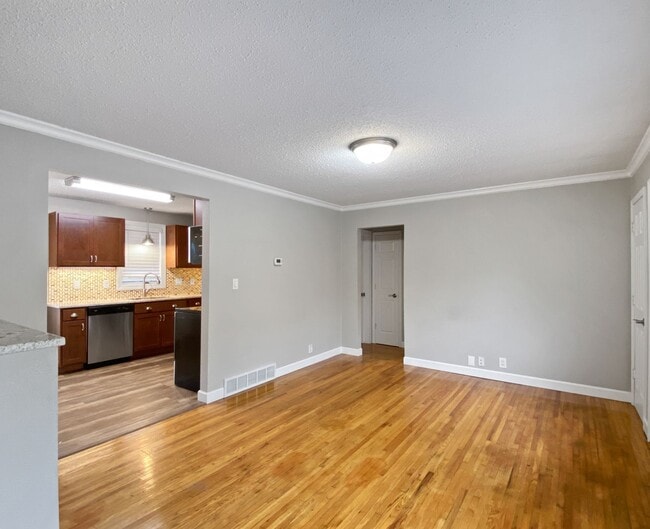 Photo - 3338 Library Ln