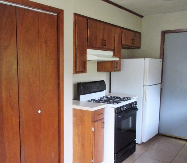 Photo - 907 Fisher Ln
