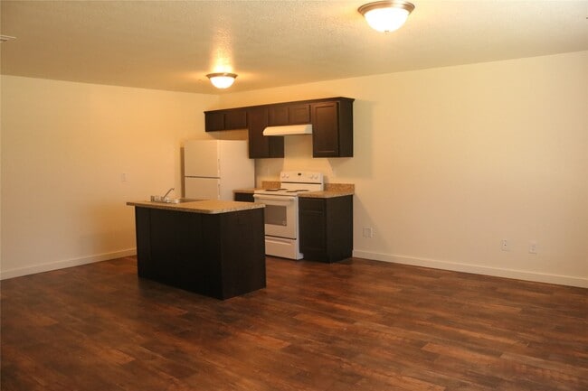 Building Photo - 10535 Mills Rd Unit 3B