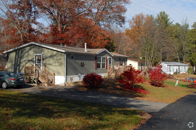 Photo - Whispering Pines Apartments