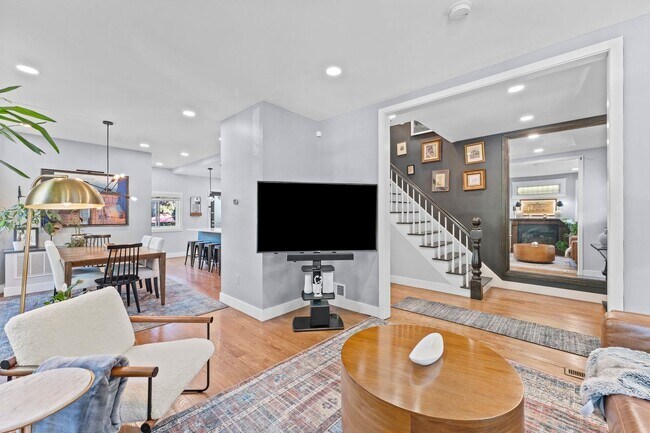 Photo - 76 Condict St Unit House