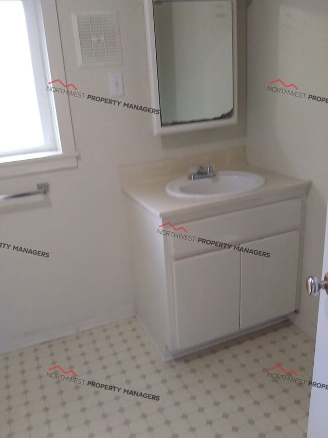 Photo - STATUS: AVAILABLE   | R168E| $1095