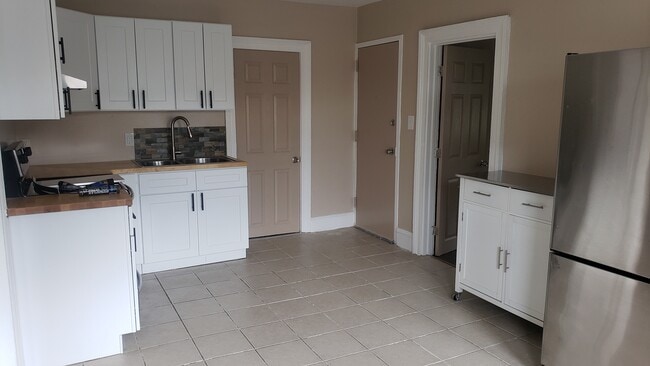Kitchen - 19 Mahl Ave Unit 3rd Floor Mahl