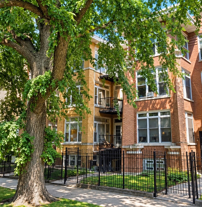 Building Photo - 4823 N Sawyer Ave