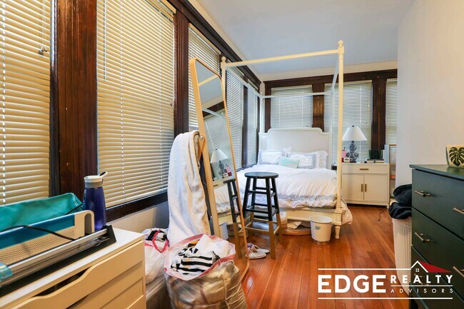 Photo - 52 Oak Square Ave Unit 1