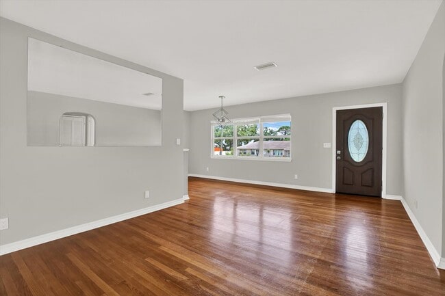 Photo - 10711 Seminole Dr N