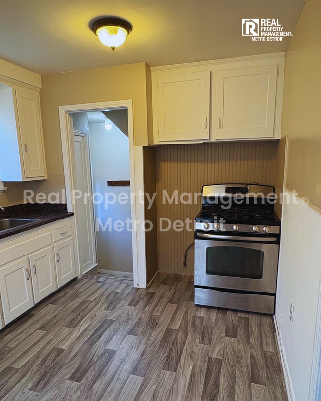 Photo - 21242 Beechwood Ave