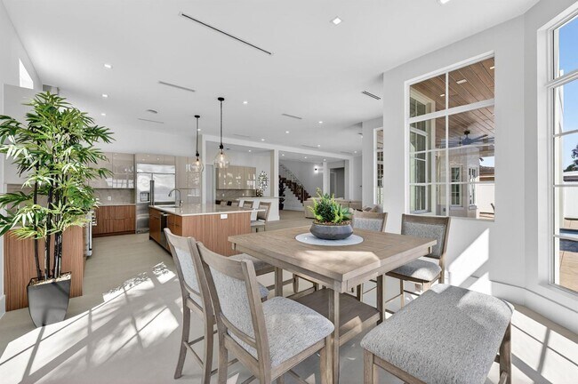 Photo - 310 SE 9th Ct