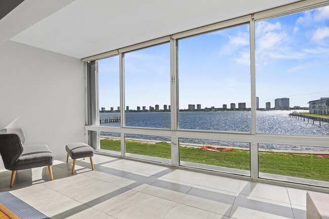 Photo - 2936 Lake Shore Dr Unit 204