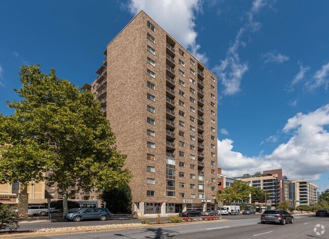 Building Photo - 8200W Apartments