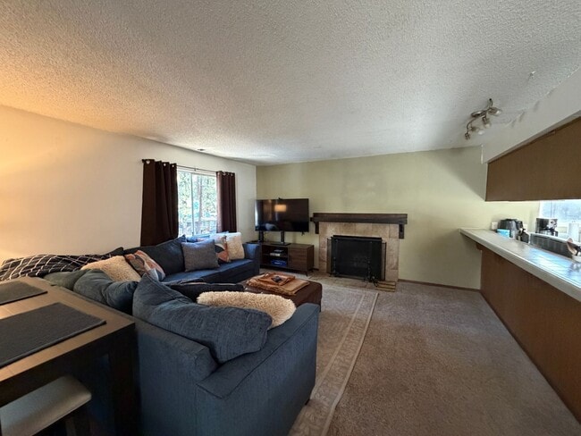 Building Photo - 916 Merced Ave Unit #B