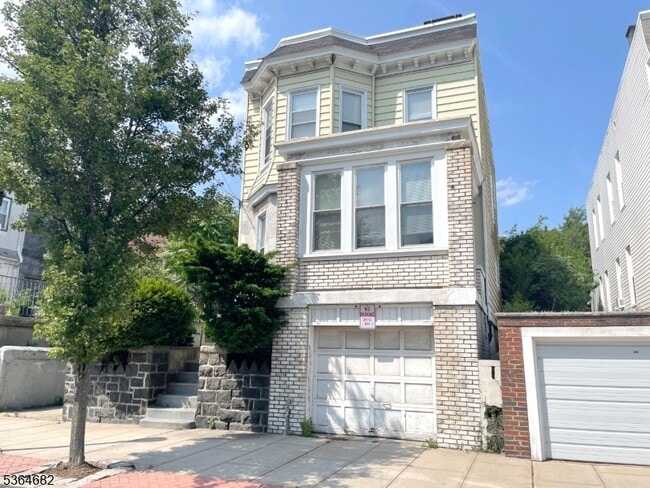 Photo - 620 15th St House
