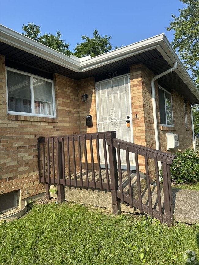 Building Photo - 1709-1711 Elaine Rd Unit 1709 Elaine Rd Rental