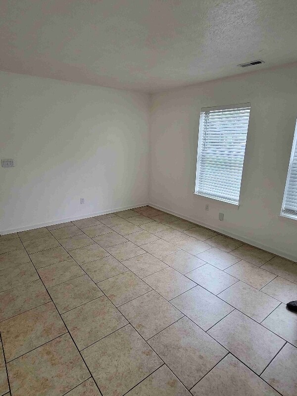 Photo - 739 W 8th St Unit 2