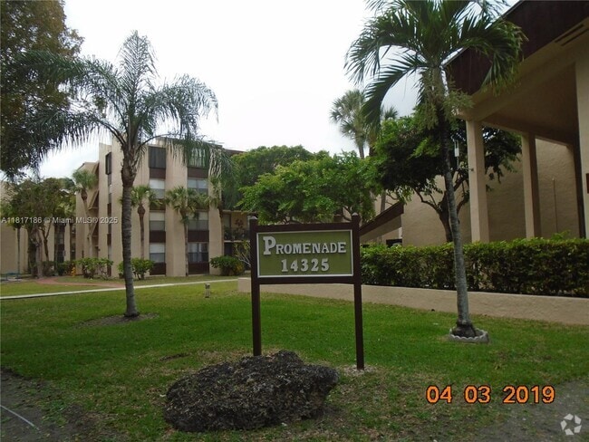 Building Photo - 14501 N Kendall Dr Unit 410H Rental