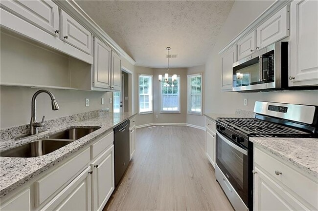 Photo - 638 Castlebrooke Way SE