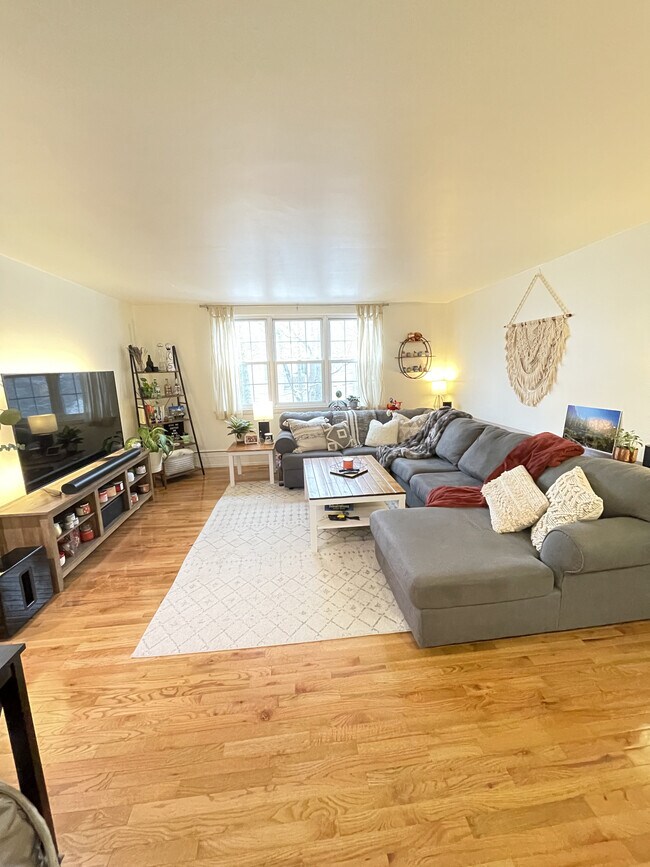 Tremendous Living Room - The Hamlet