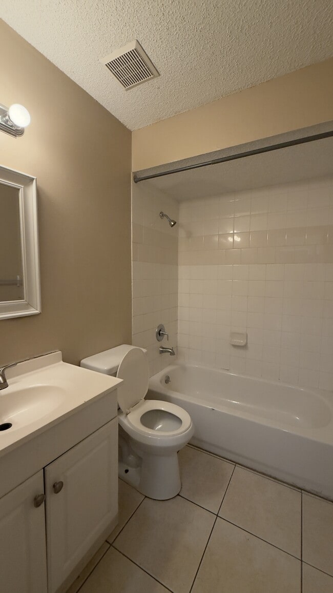 Photo - 4253 Moncrief Rd W Unit 2