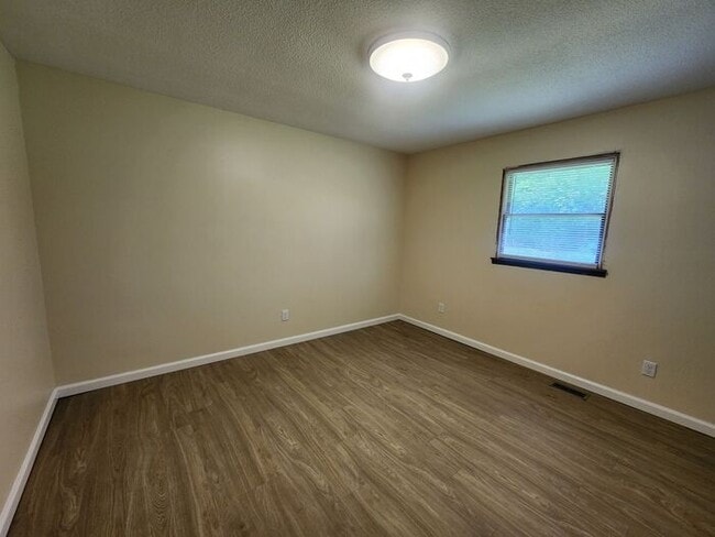 Photo - Updated-Pets Welcome-Pay Electric ONLY!