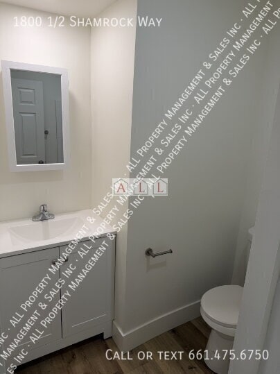 Photo - 1800 1/2 Shamrock Way-