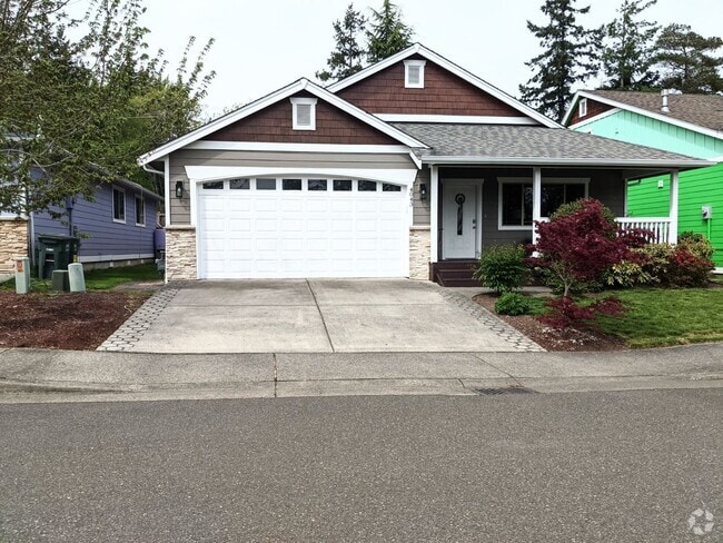 Building Photo - Centrally Located Three Bedroom Home