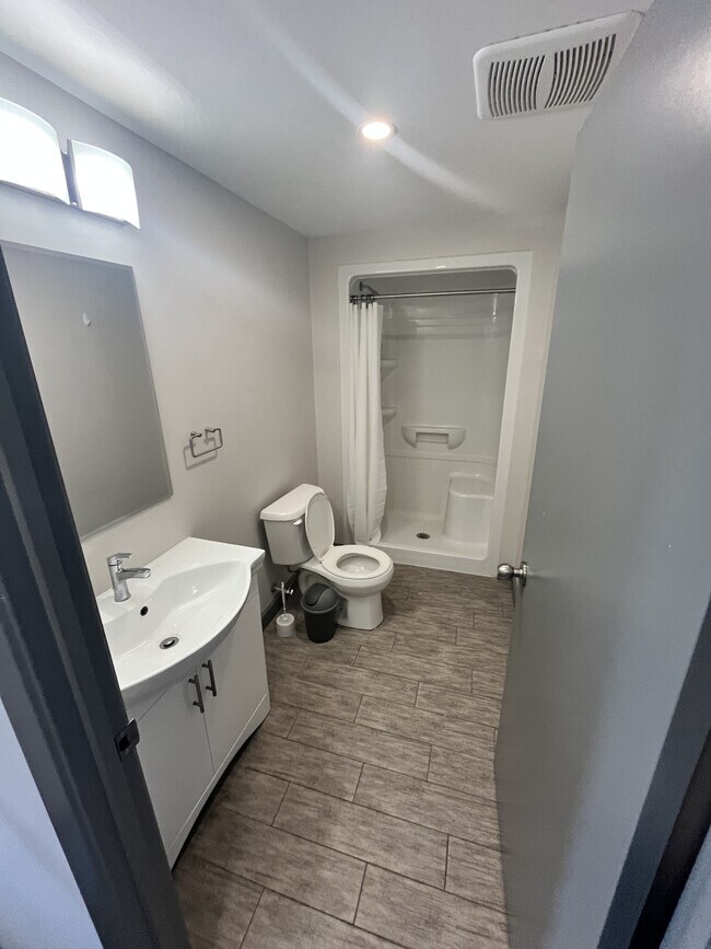 Photo - 258A-258A Sunview St