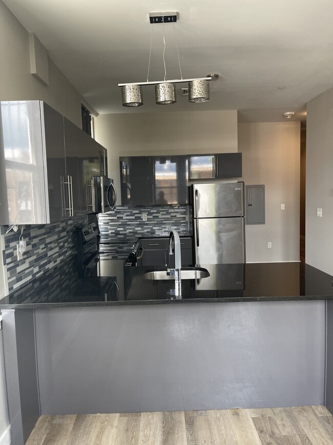 Building Photo - 99 W Main St Unit 202