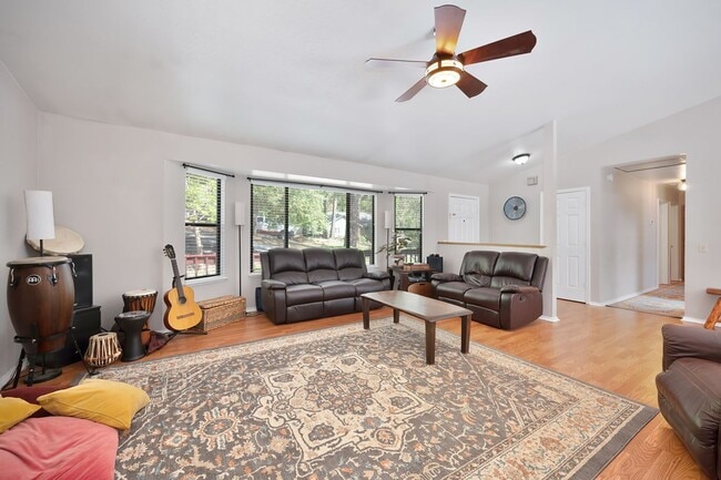 Photo - FOR RENT: Cozy Foresthill 3 bedroom 2 bath.