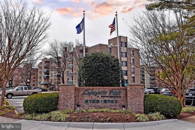 Building Photo - 6147 Leesburg Pike Unit 406 Rental