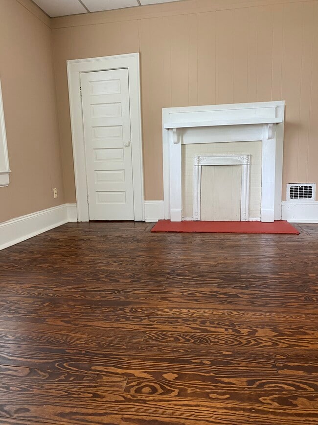 Living Room - 222 W End Blvd Unit 222