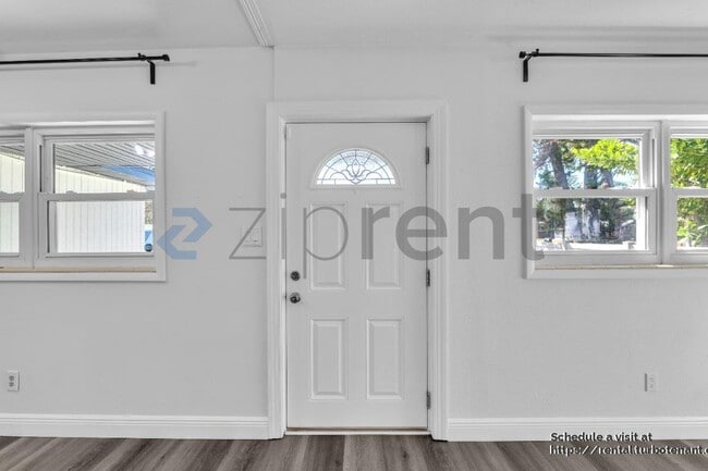 Photo - 3321 W Iowa Ave