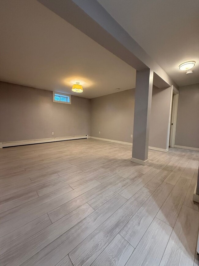 Building Photo - Dunbar Ave (121) Unit B