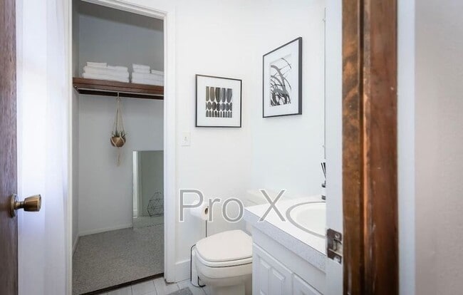 Photo - 6 Lambeth Cir