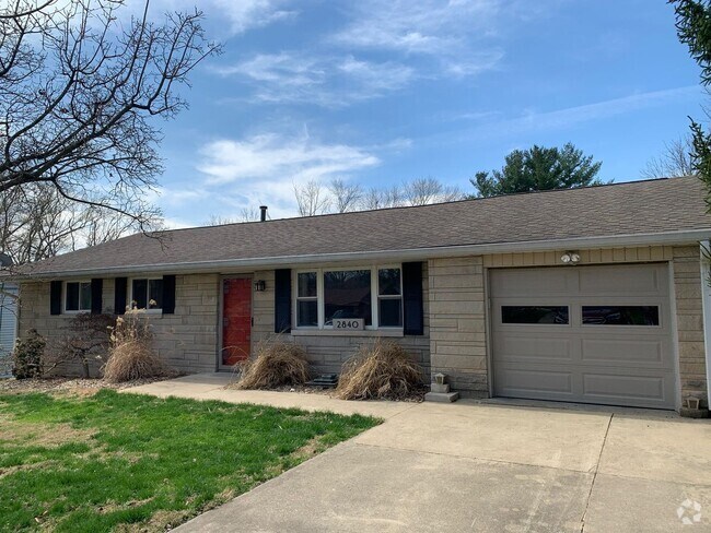 Building Photo - 4 BR House on the South Side of Bloomington!